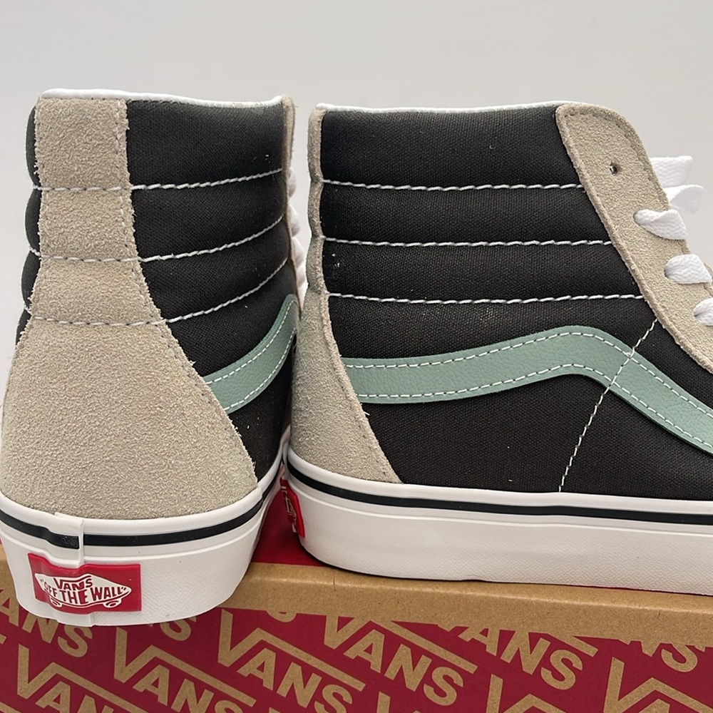 Vans WMNS Sk&-Hi Canvas Suede Pop Black Mu
VN000CMXBML
Sneakers - Picture 13 of 16